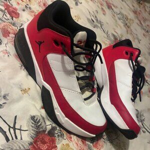 Nike Air Jordan Max Aura 3 sneakers sz 7Y